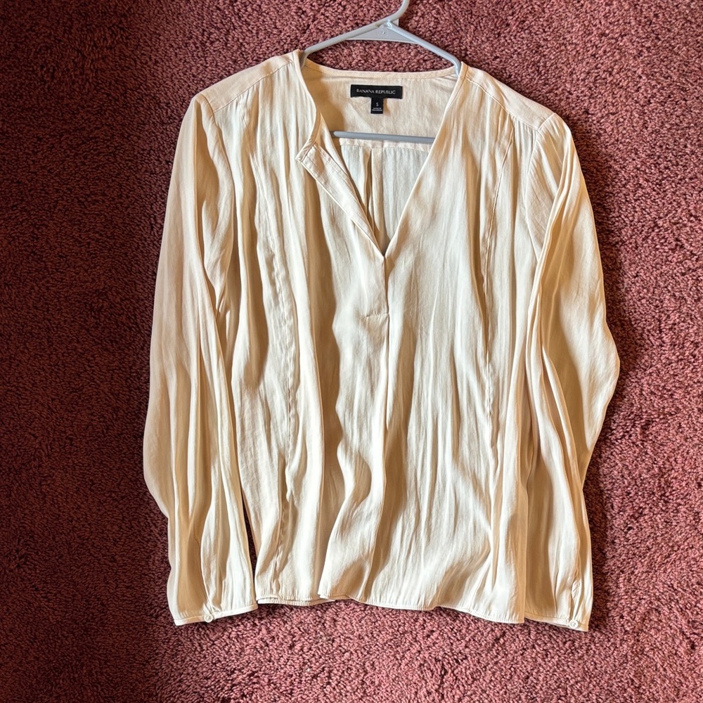 Banana Republic Ivory V-Neck Long Sleeve Blouse